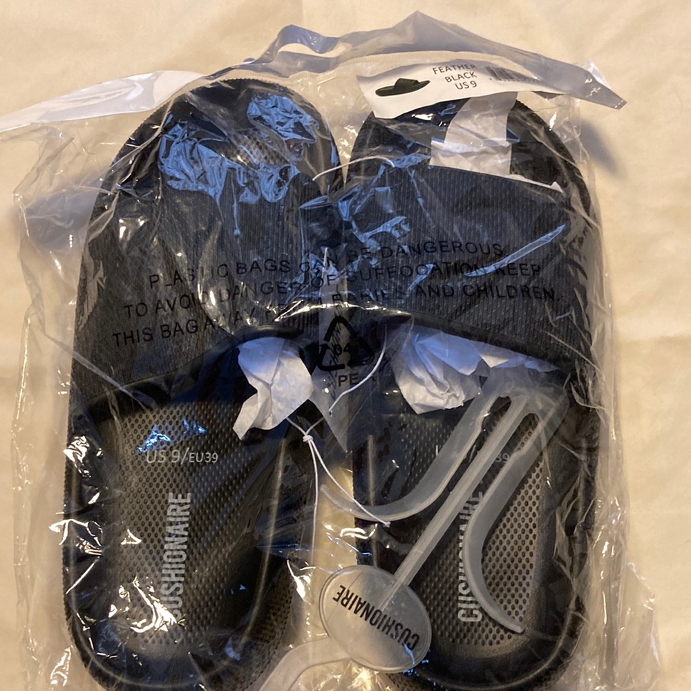 Cushionaire Women’s Feather Slide Sandals